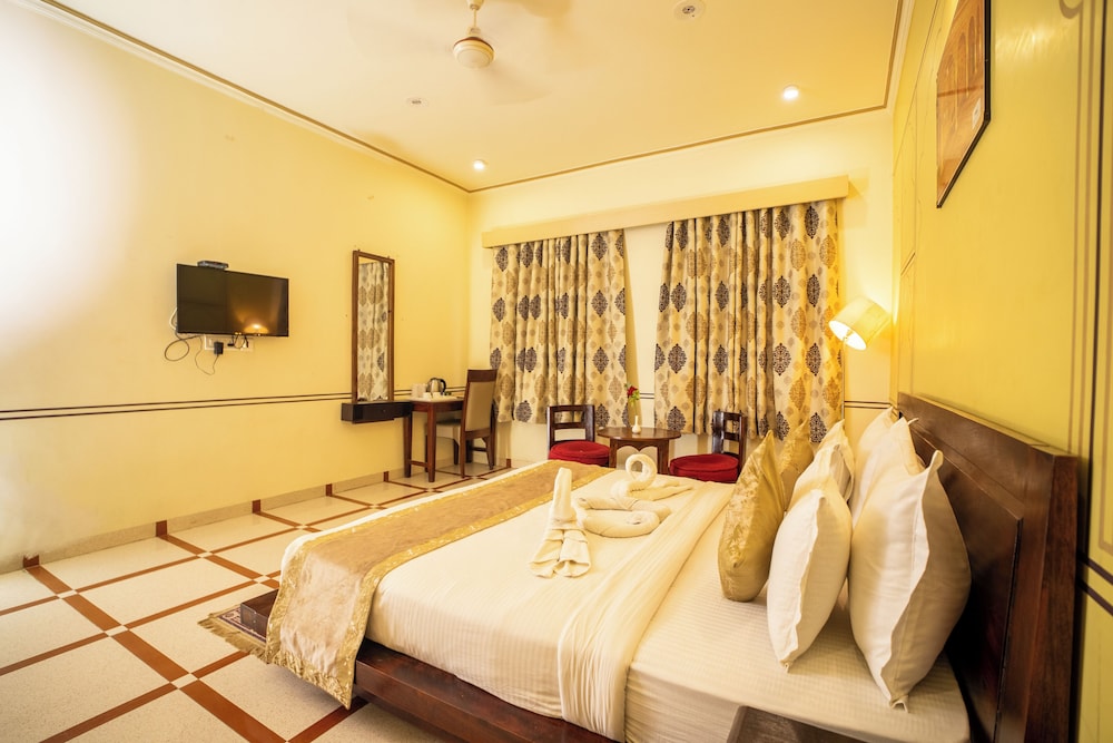 Hotel Laxmi Niwas 30/62