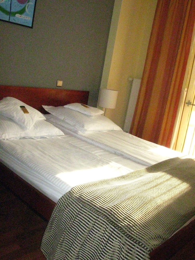 Tania Frankfurt Hotel Bucharest 15/48