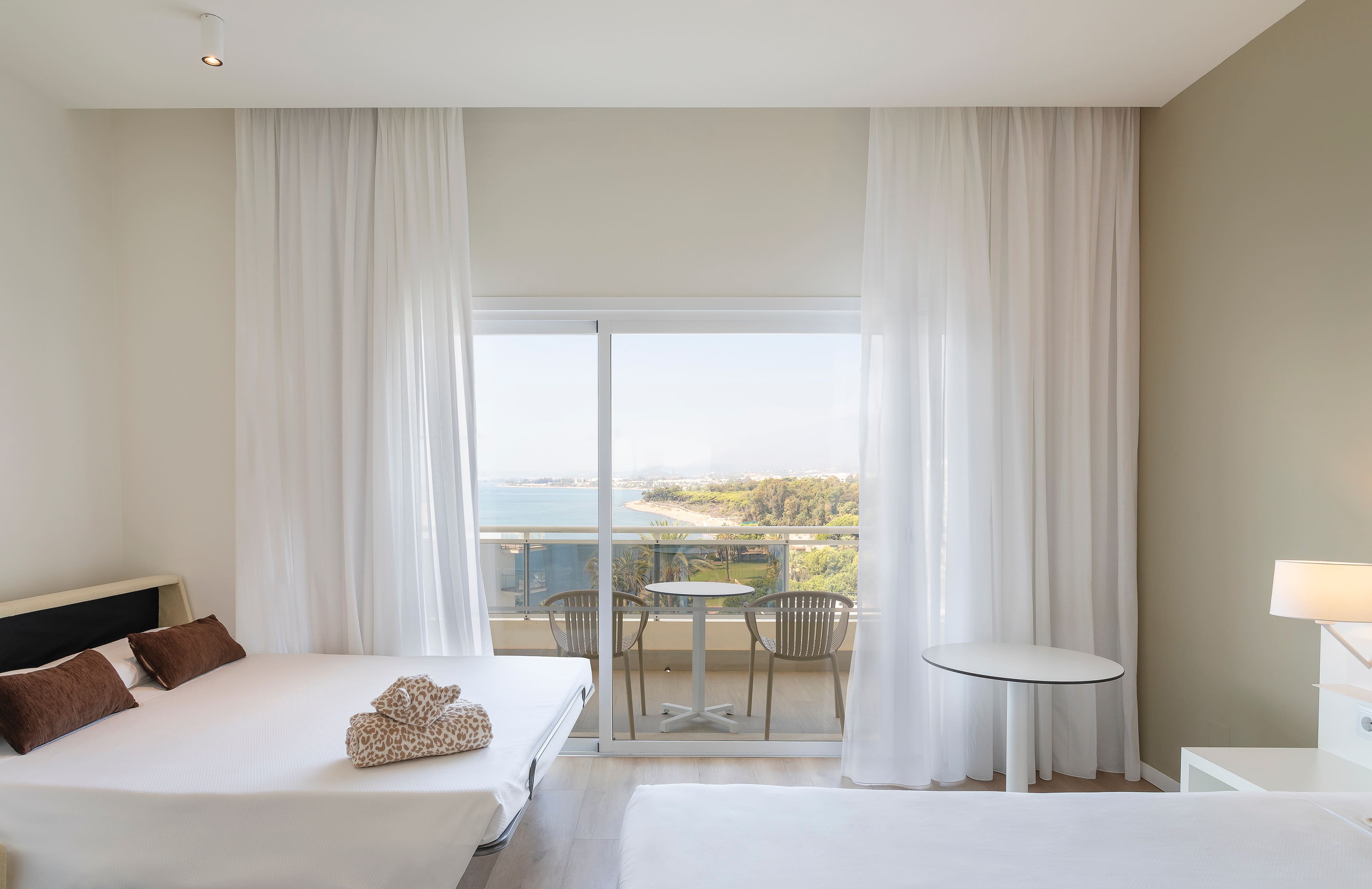 Family, Twin Beds, Lateral Side Sea View
