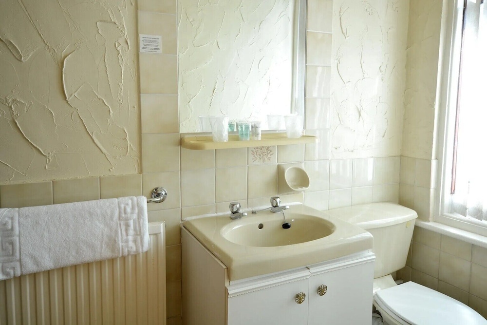 Royal Oakwell Hotel 50/52