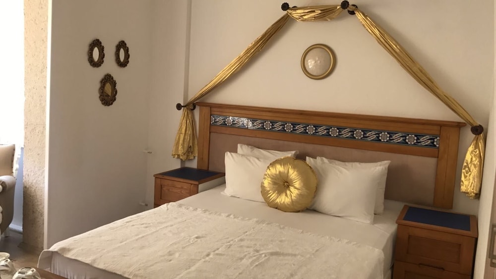DELUXE, DOUBLE BED