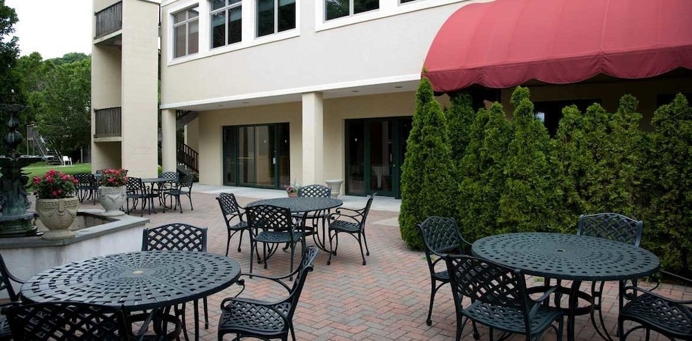 Winnapaug Inn 38/54