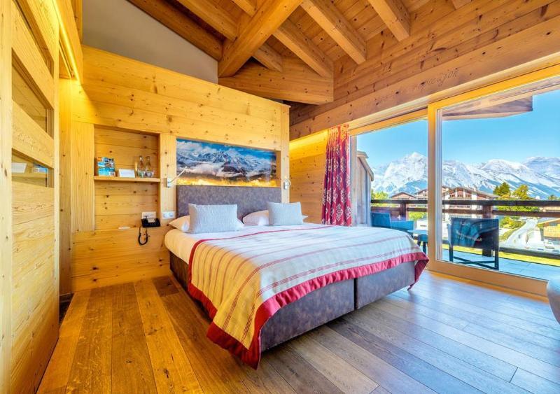 Mayen, Queen and Twin Beds, with View