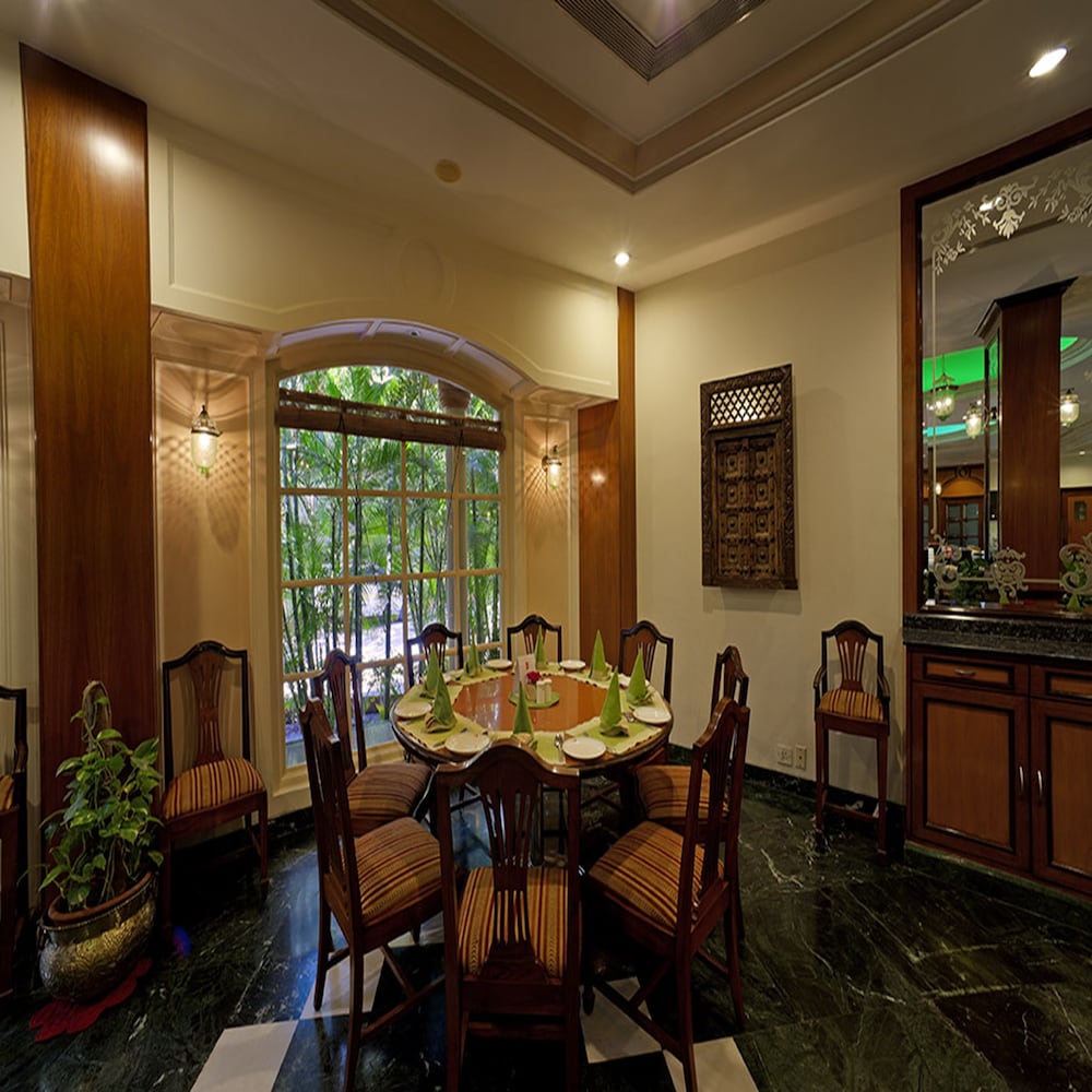 Renest Shraddha Inn Shirdi (ex Shraddha Sarovar Portico) 21/41