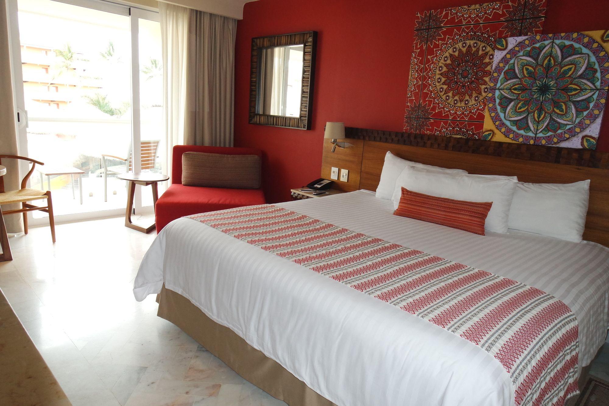 Deluxe, King Bed, Tropical View