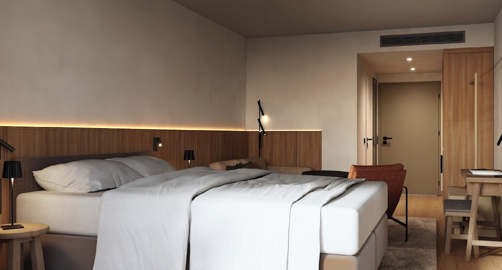 Junior Suite, Studio, King Bed, Garden View