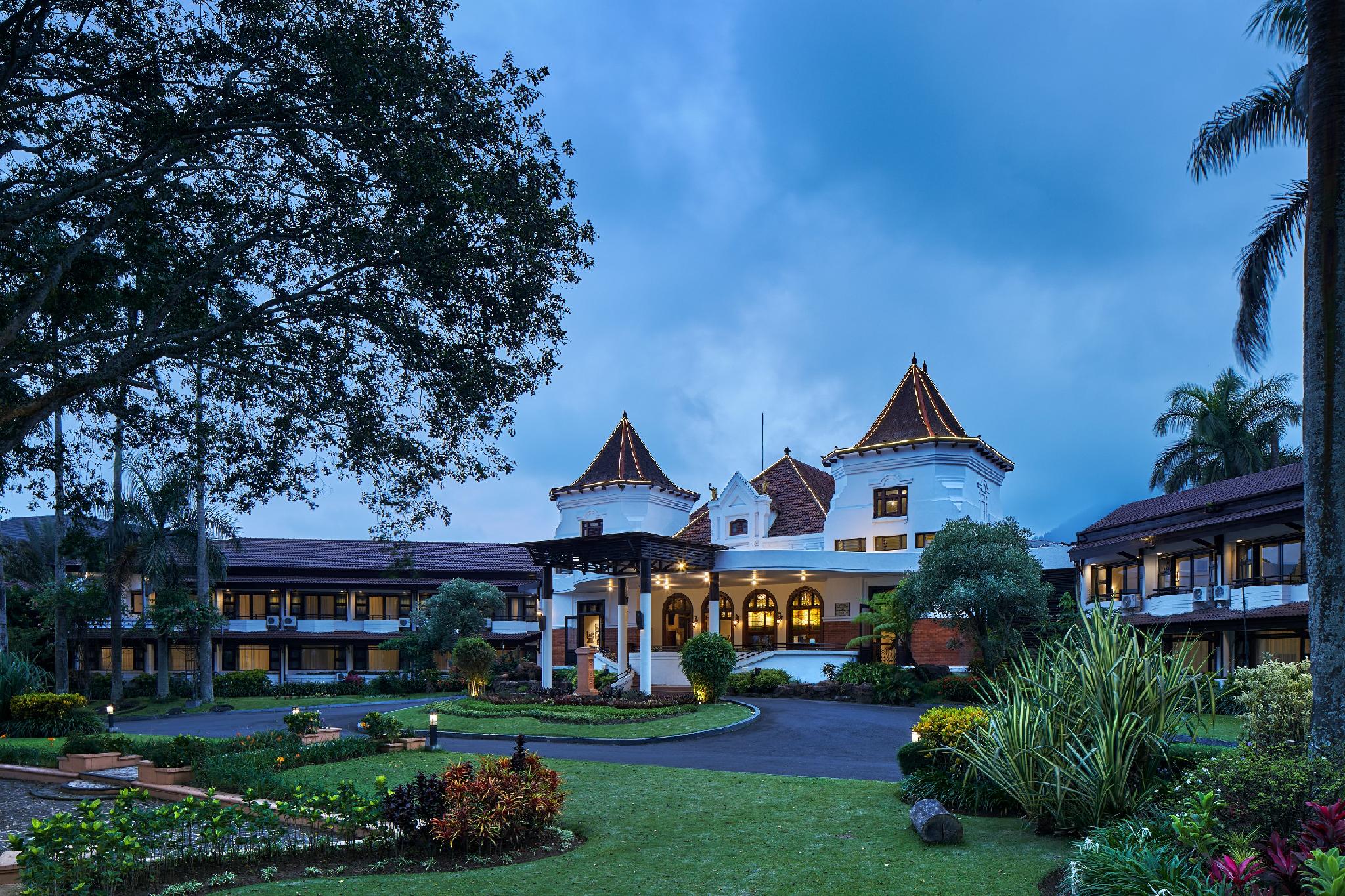 El Hotel Kartika Wijaya Batu in BATU