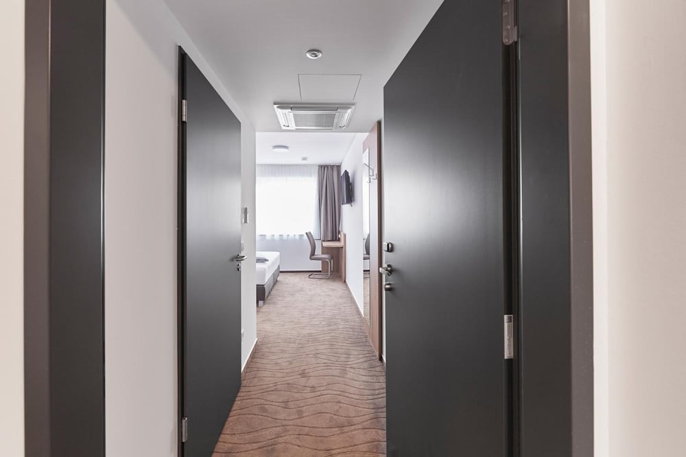 HOTEL NEW IN 27/35
