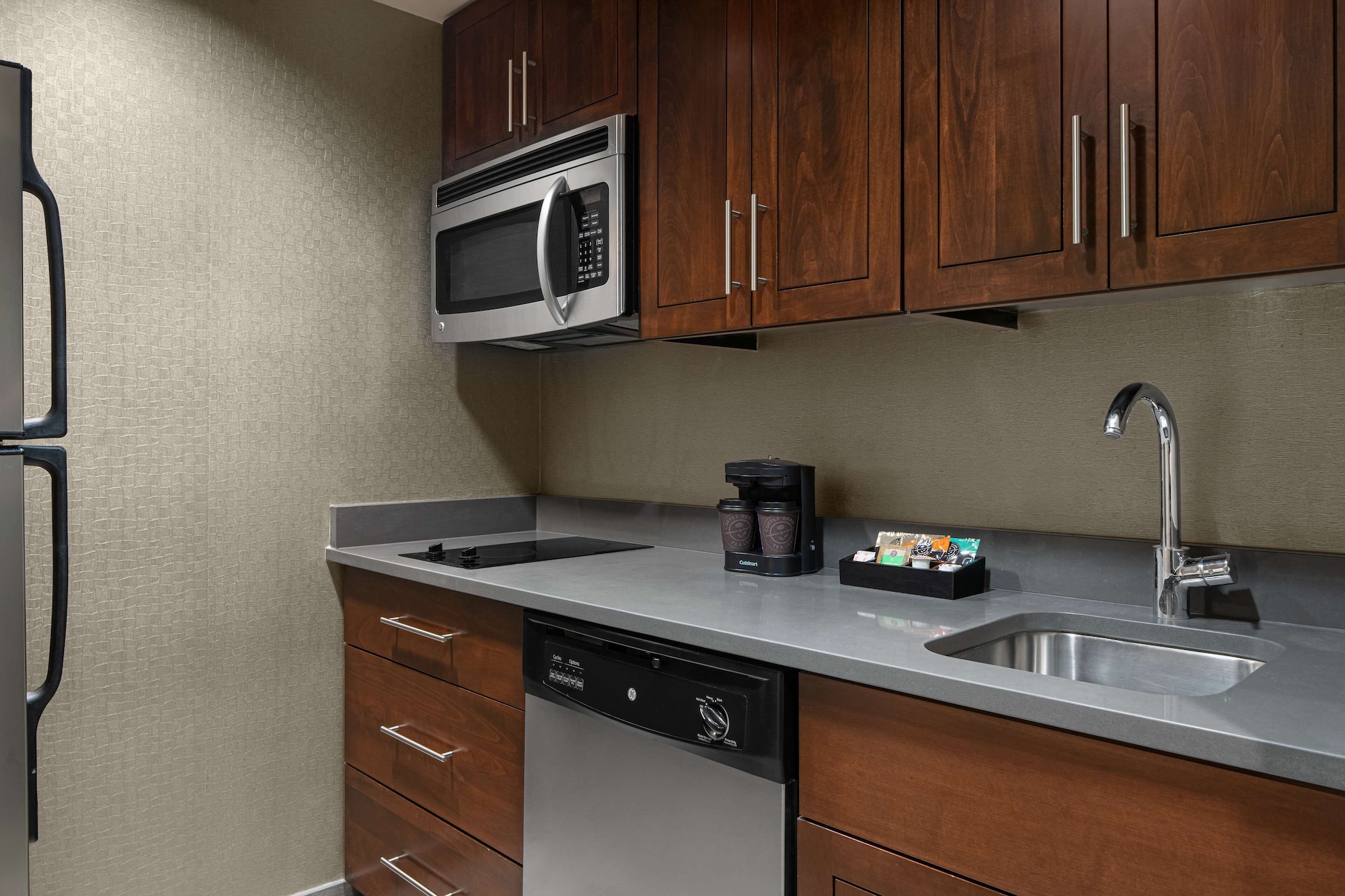 جناح ركني بسرير كينج، Homewood Suites Springfield Va 4/6