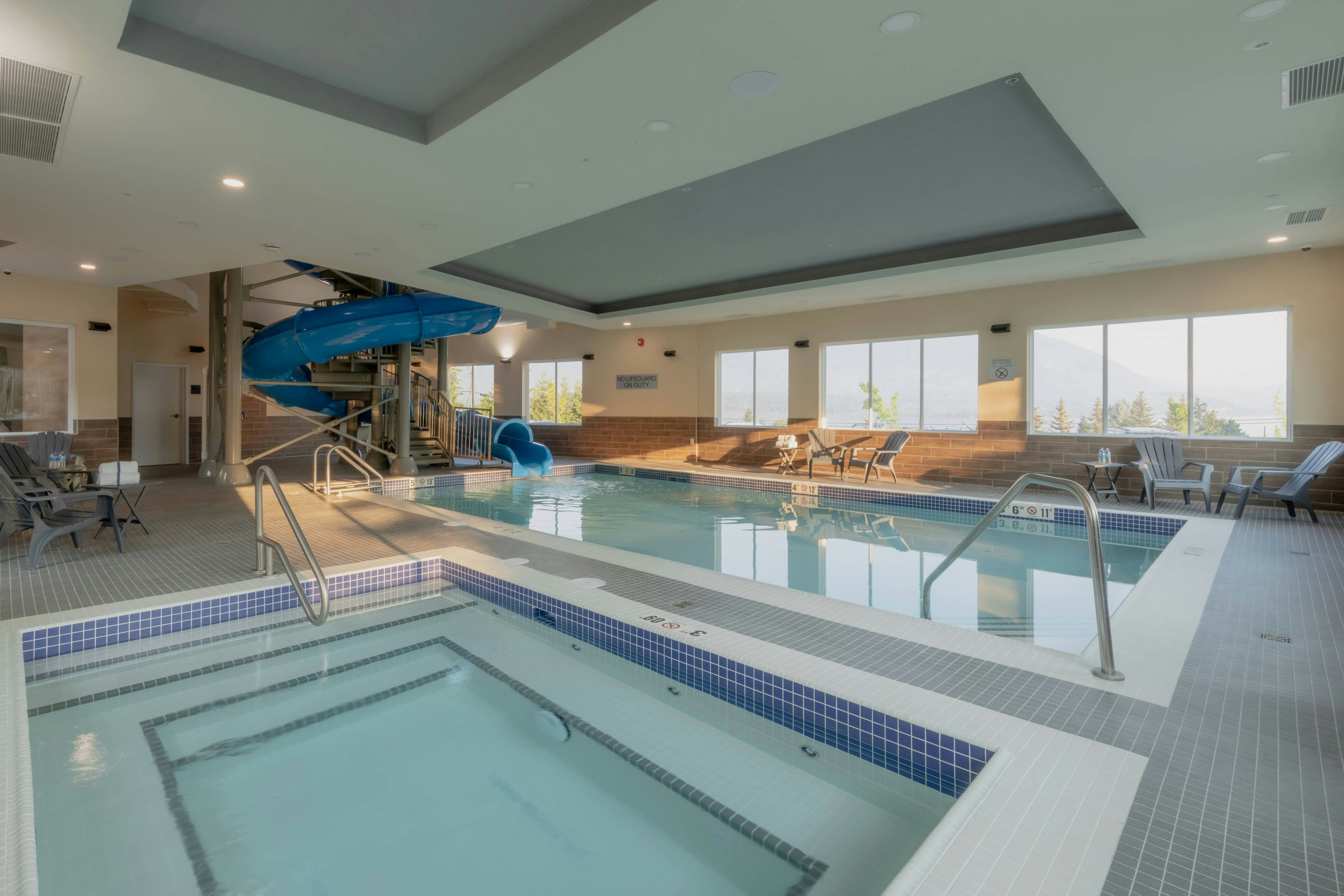 Fairfield Inn & Suites by Marriott Salmon Arm 4/12