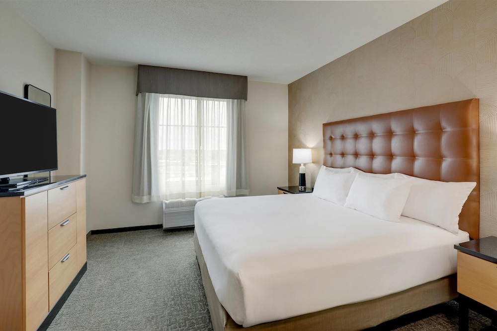 2 ROOMS, SUITE, KING BED, SOFA, HIGH FLOOR