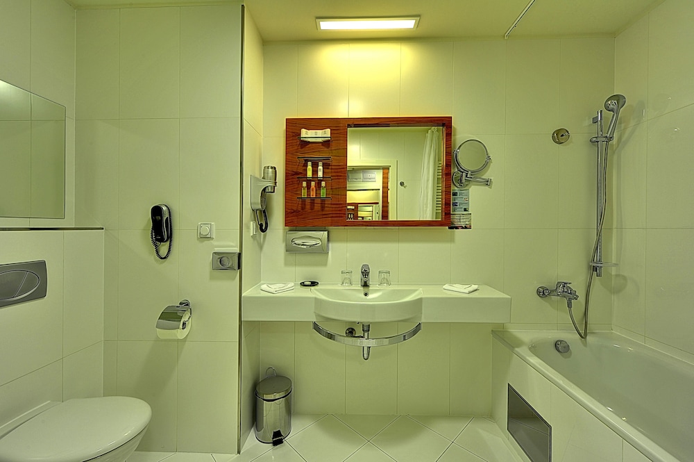 ST JOSEPH ROYAL REGENT SPA & WELLNESS 29/30