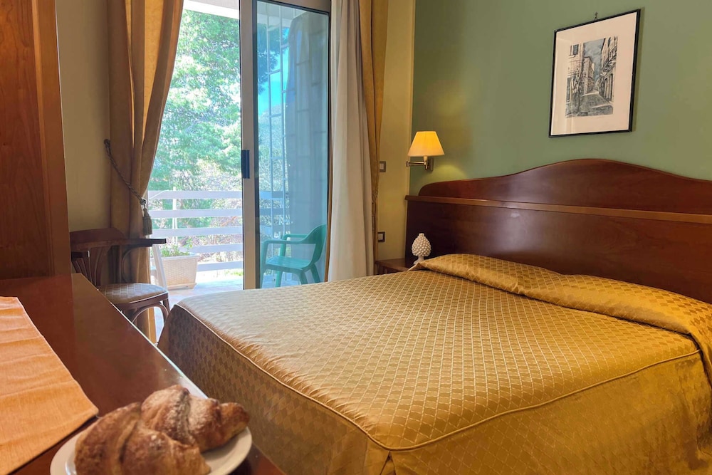 SUPERIOR, DOUBLE OR TWIN BED