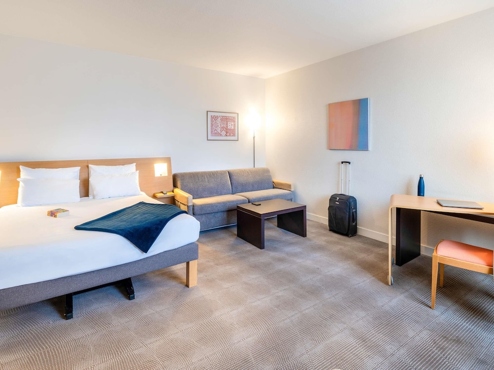 EXECUTIVE, DOUBLE BED, SOFA