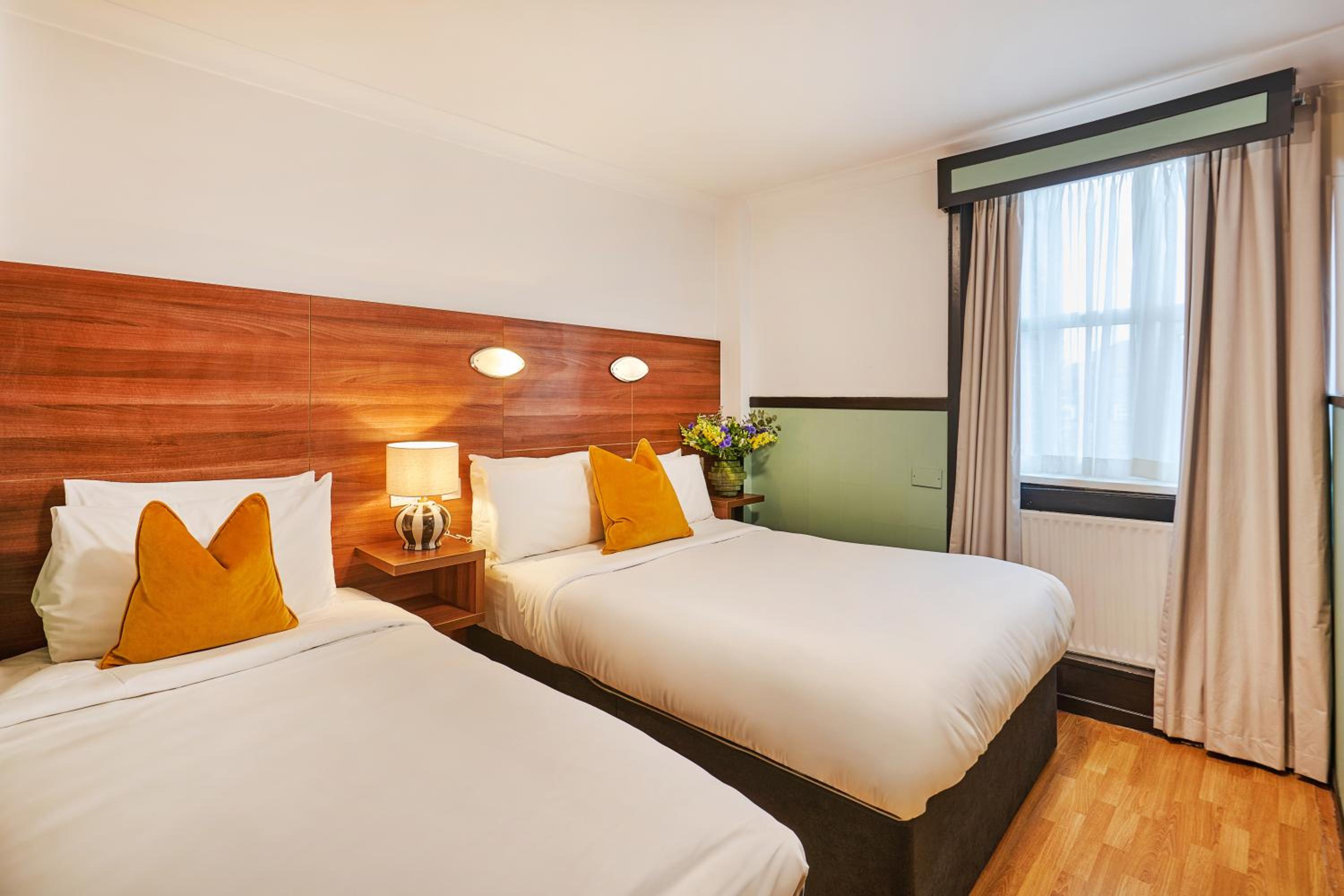 Room, Triple