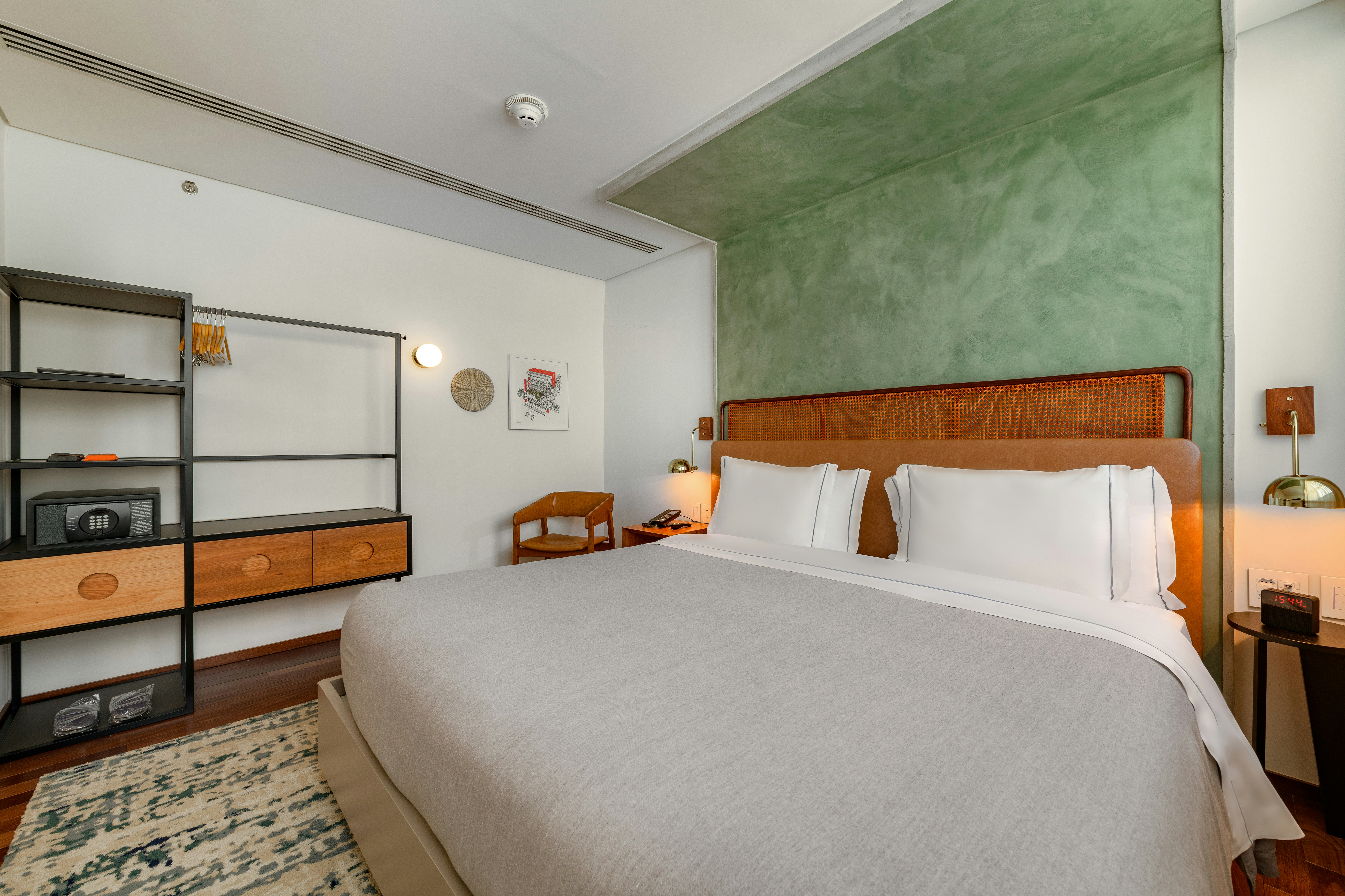 1 BEDROOM, SUITE, KING BED
