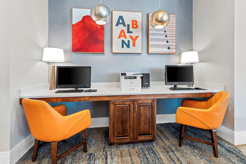 Holiday Inn Express Hotel And Suites Albany 55/67