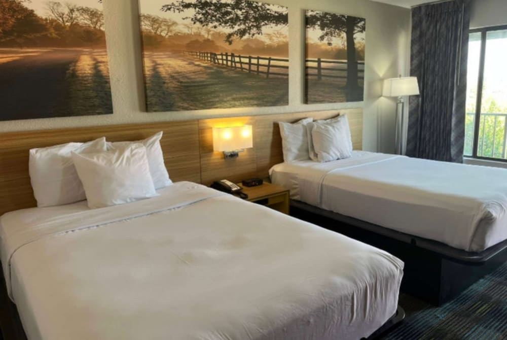 Days Inn & Suites by Wyndham Mobile 9/38