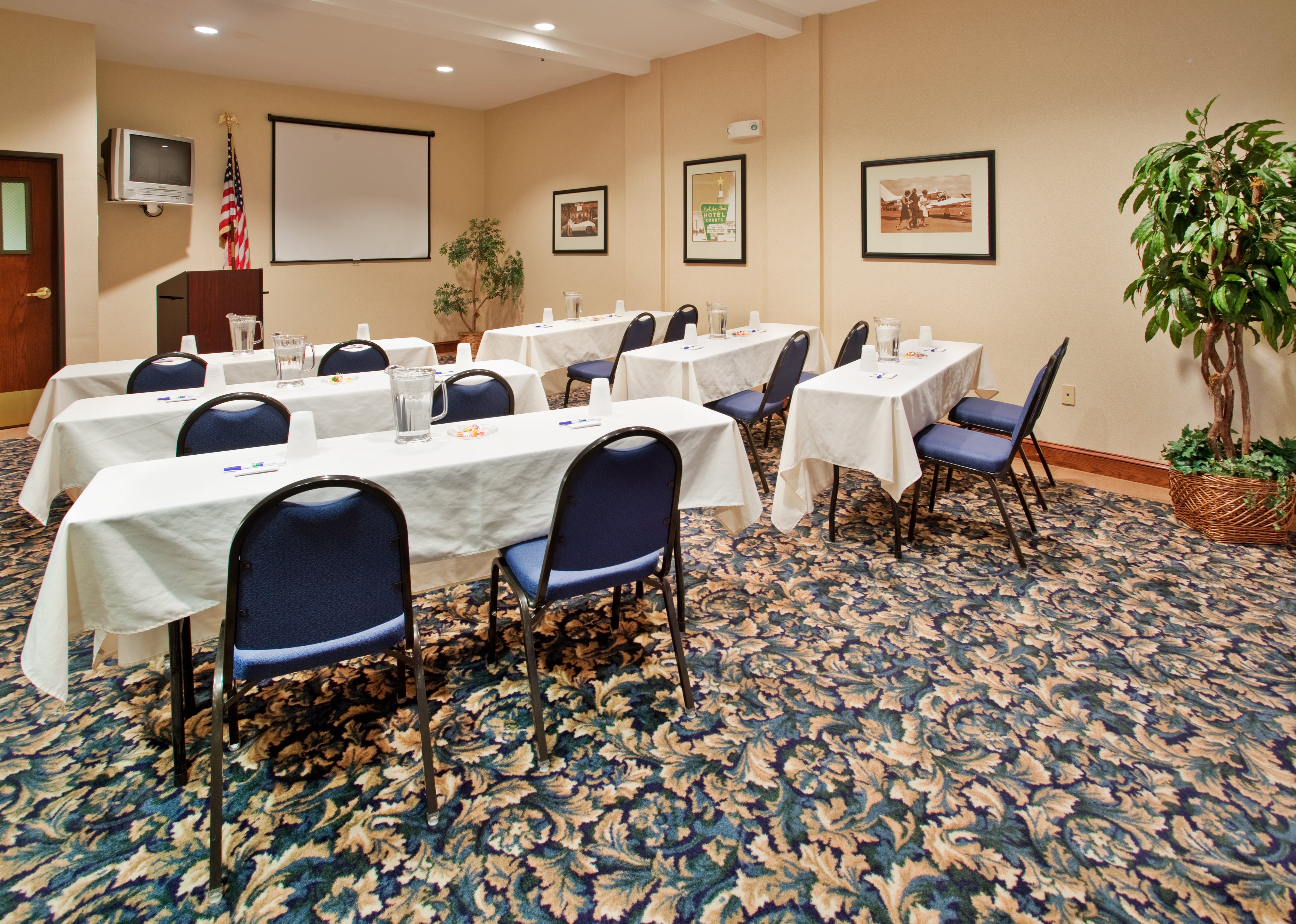Holiday Inn Express Hotel And Suites Farmington 61/63