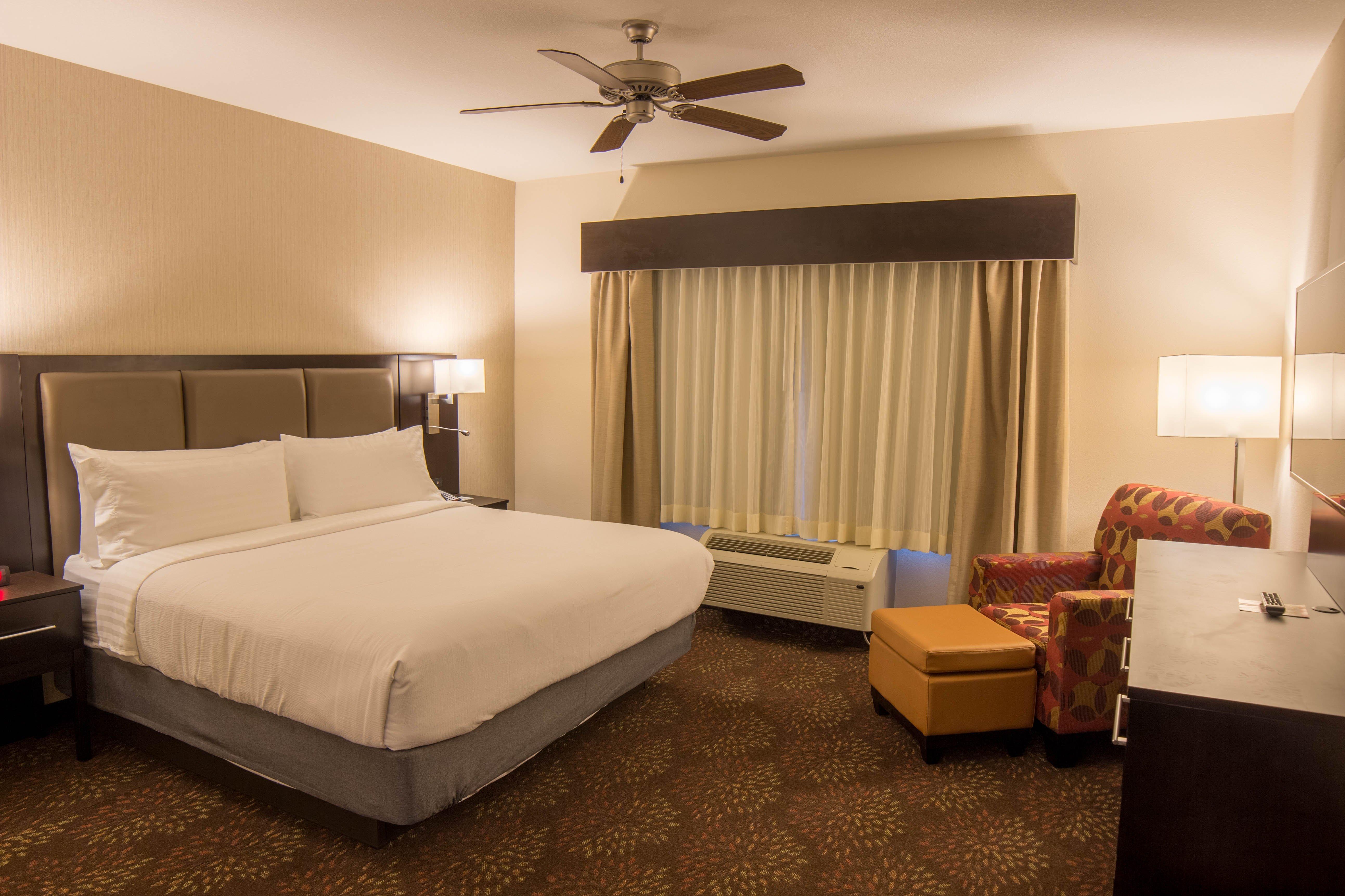 غرفة بسرير كينج، Holiday Inn Trophy Club 3/3