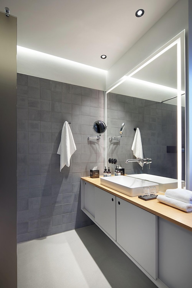 Lighthouse Hotel and SPA 46/50