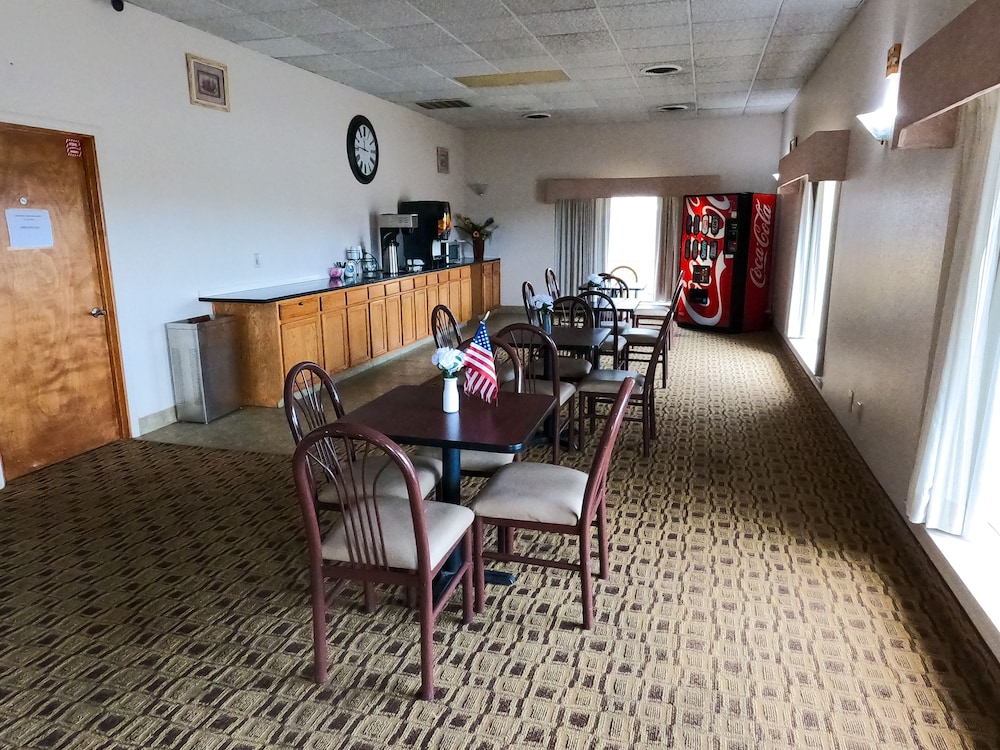Americas Best Value Inn Salina 18/28