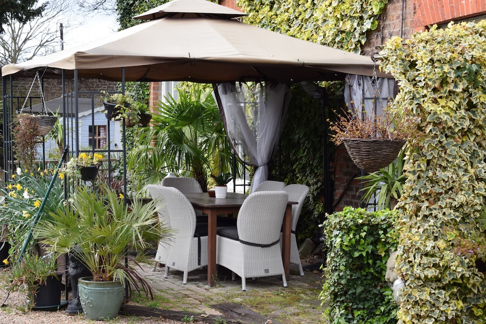 Harmondsworth Hall Guest House Heathrow 23/27