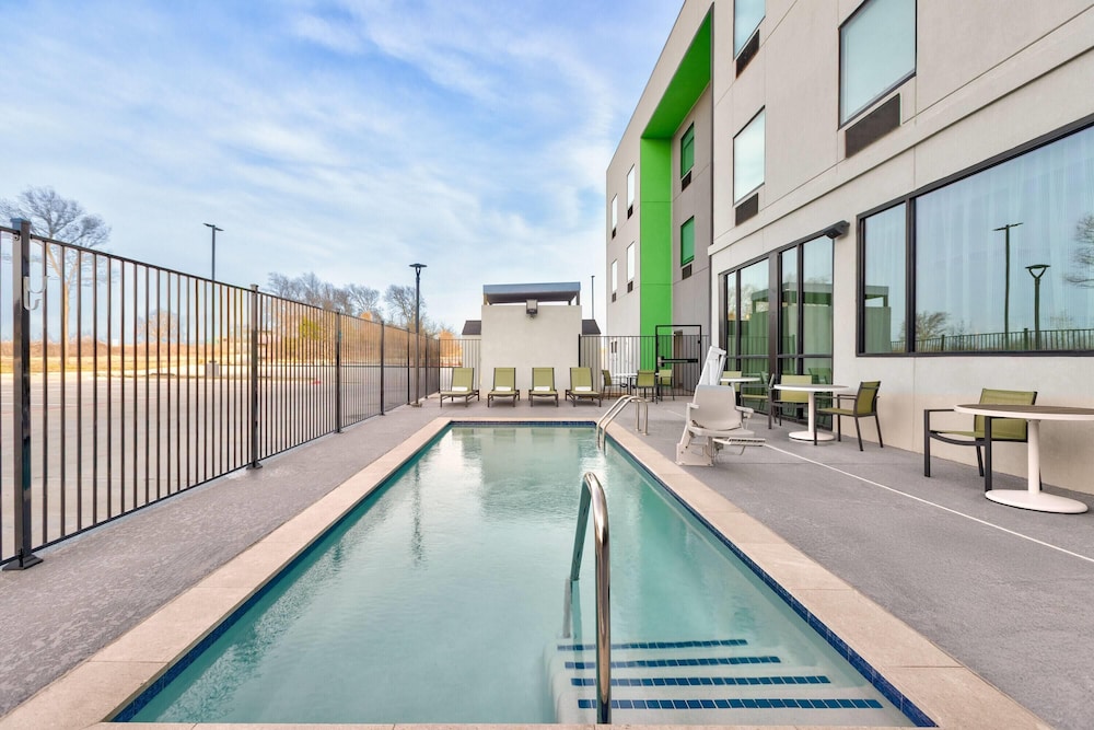 Wyndham Garden Anna 50/54