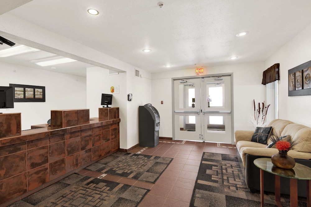 Super 8 by Wyndham Swift Current 35/46