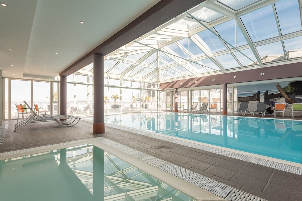 swimming pool spa