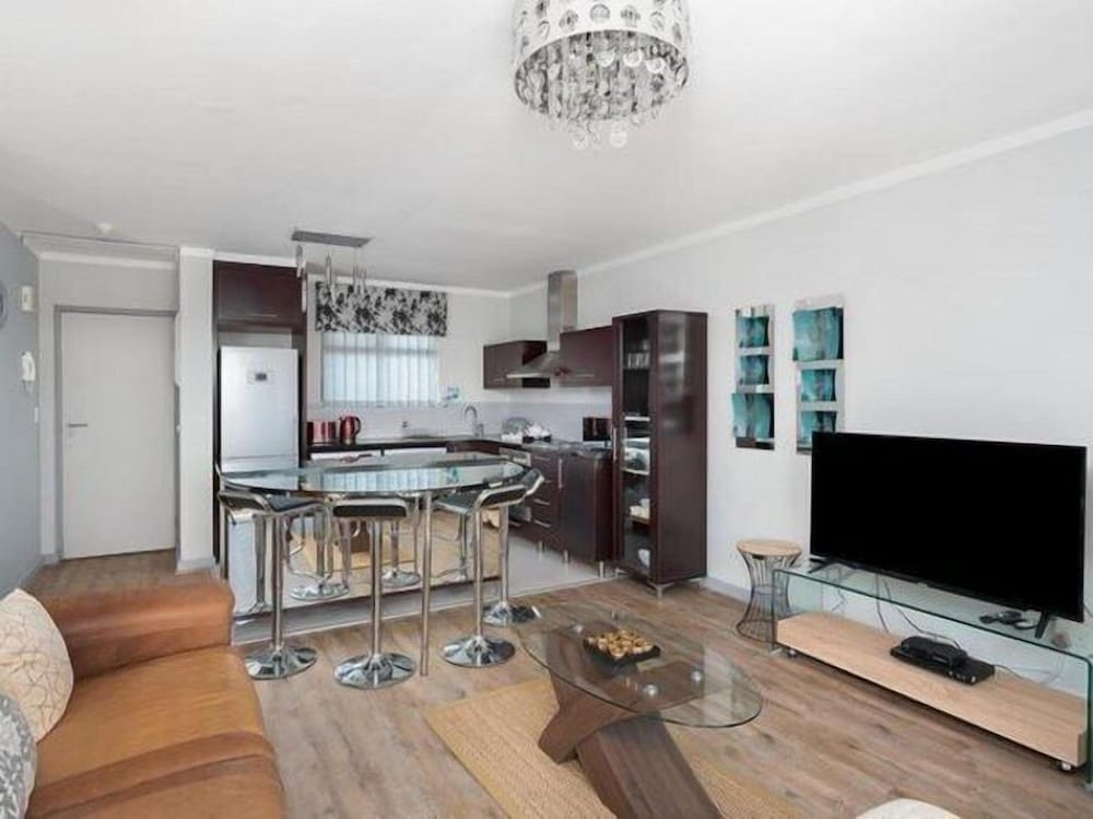 Century City Boutique Apartments 29/50