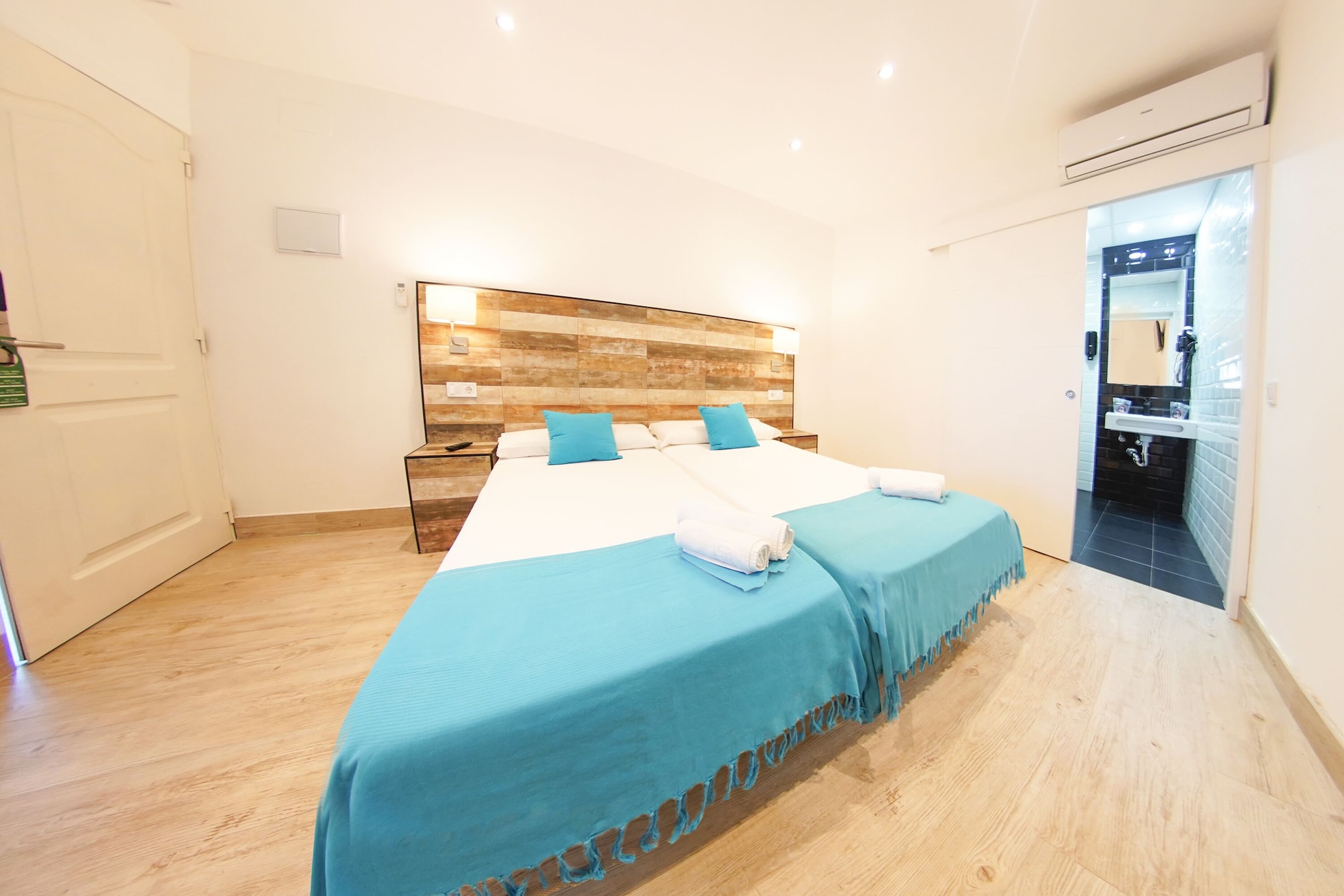 غرفة كومفورت بسريرين منفصلين بشرفة، Hotel Zen Airport 5/10