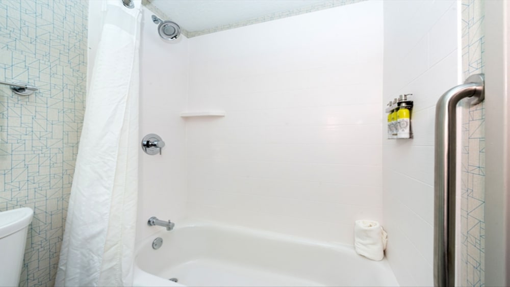 Holiday Inn Express Cincinnati West 74/74