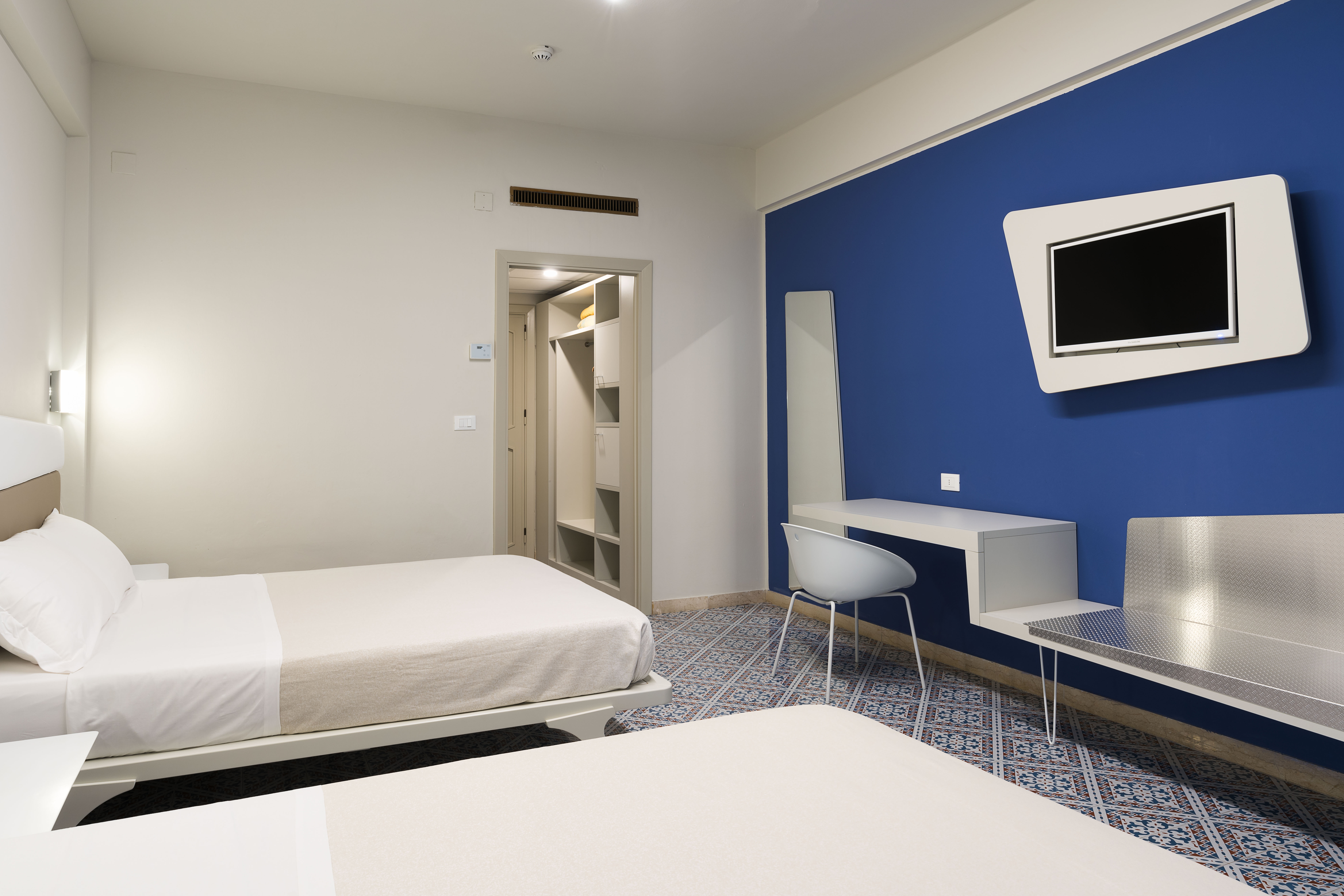 Superior, Twin Beds