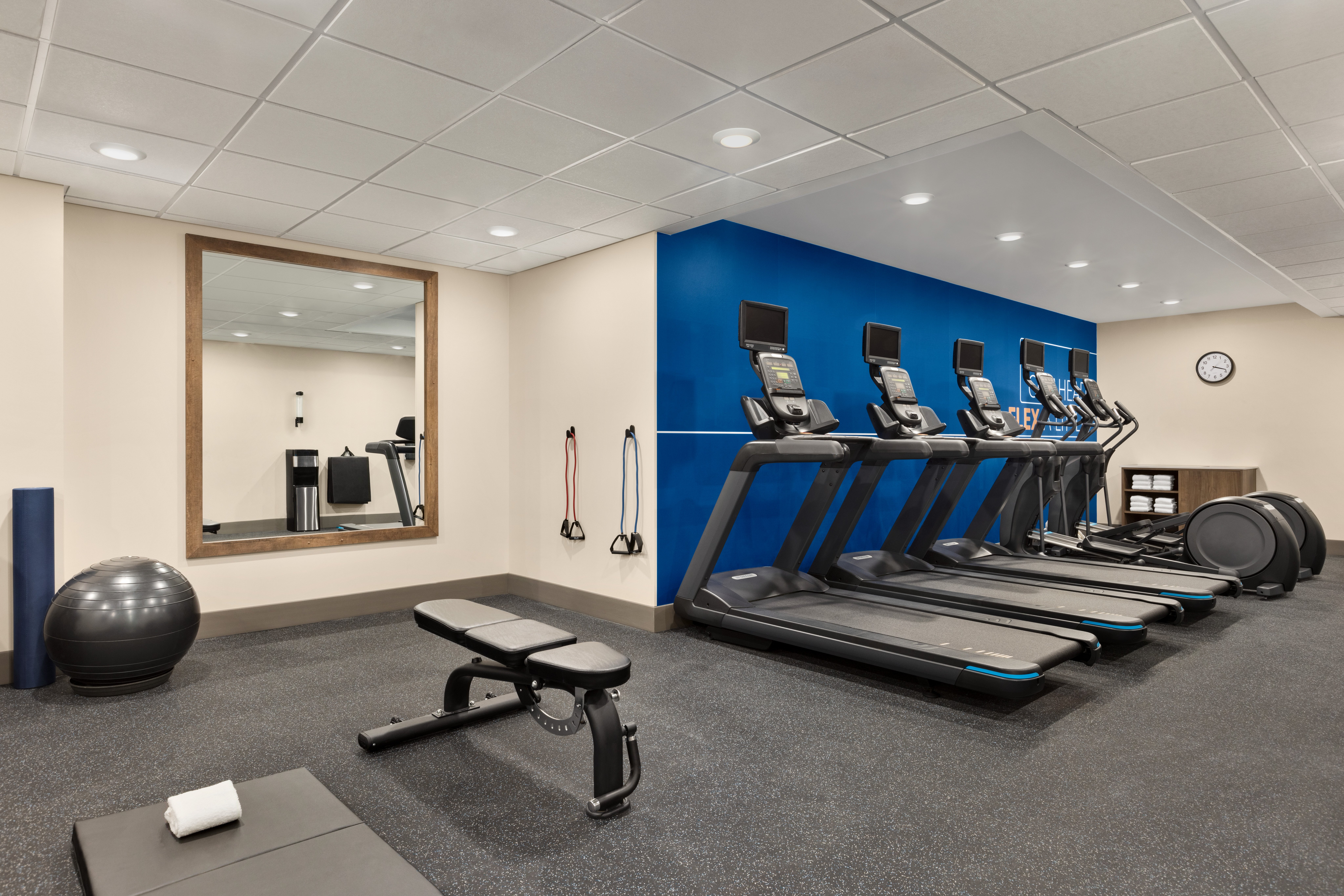 Holiday Inn Express & Suites Evansville Downtown, an IHG Hotel 13/33