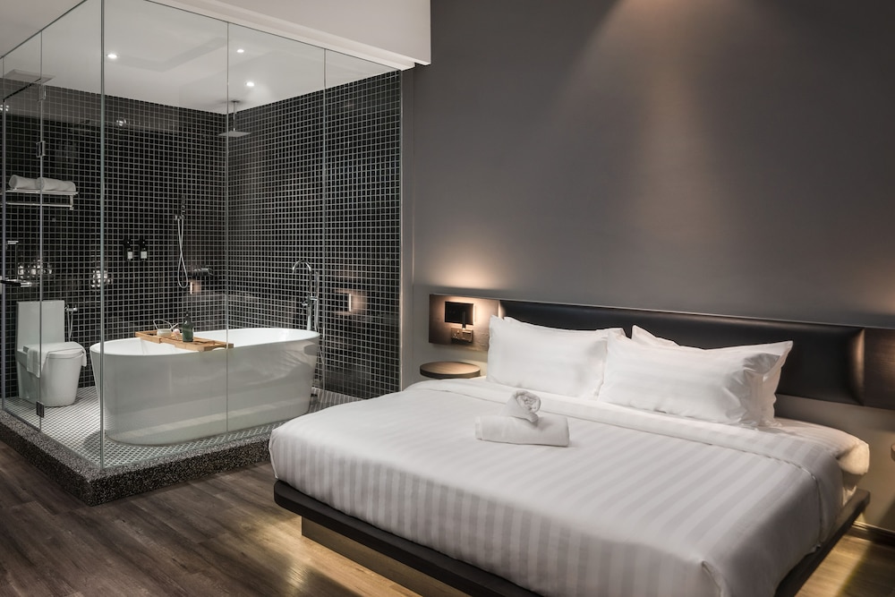 Deluxe, King Bed, Bathtub