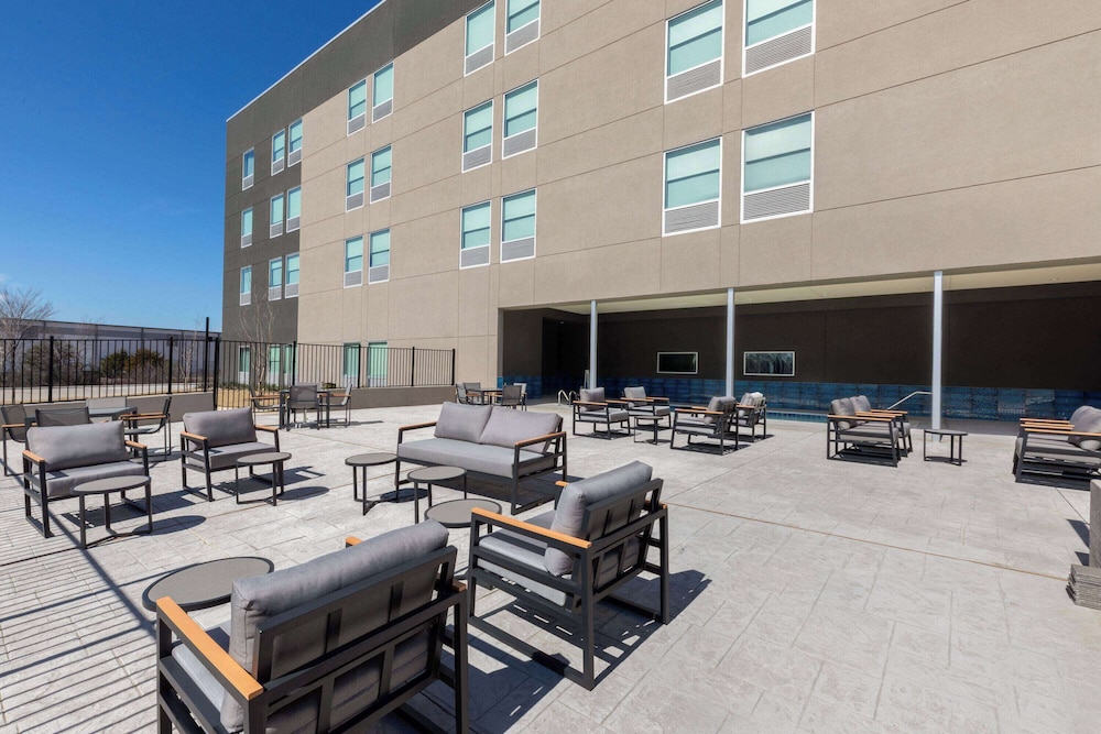 Hawthorn Extended Stay by Wyndham DeSoto 21/23