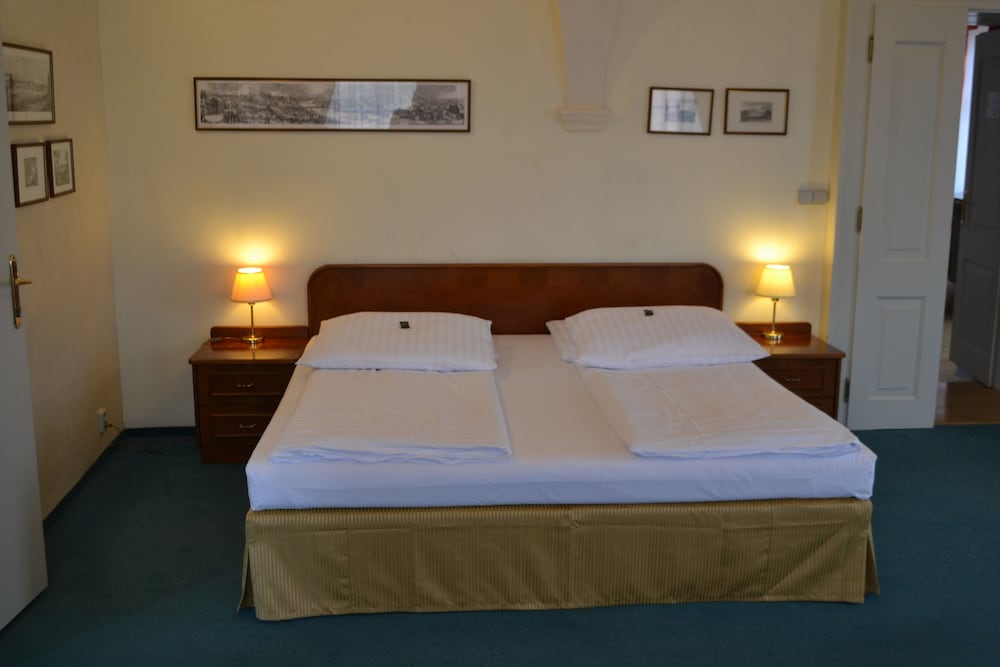 DELUXE, DOUBLE BED