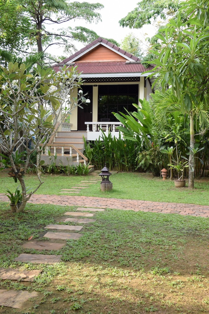 Clean Beach Resort 12/54