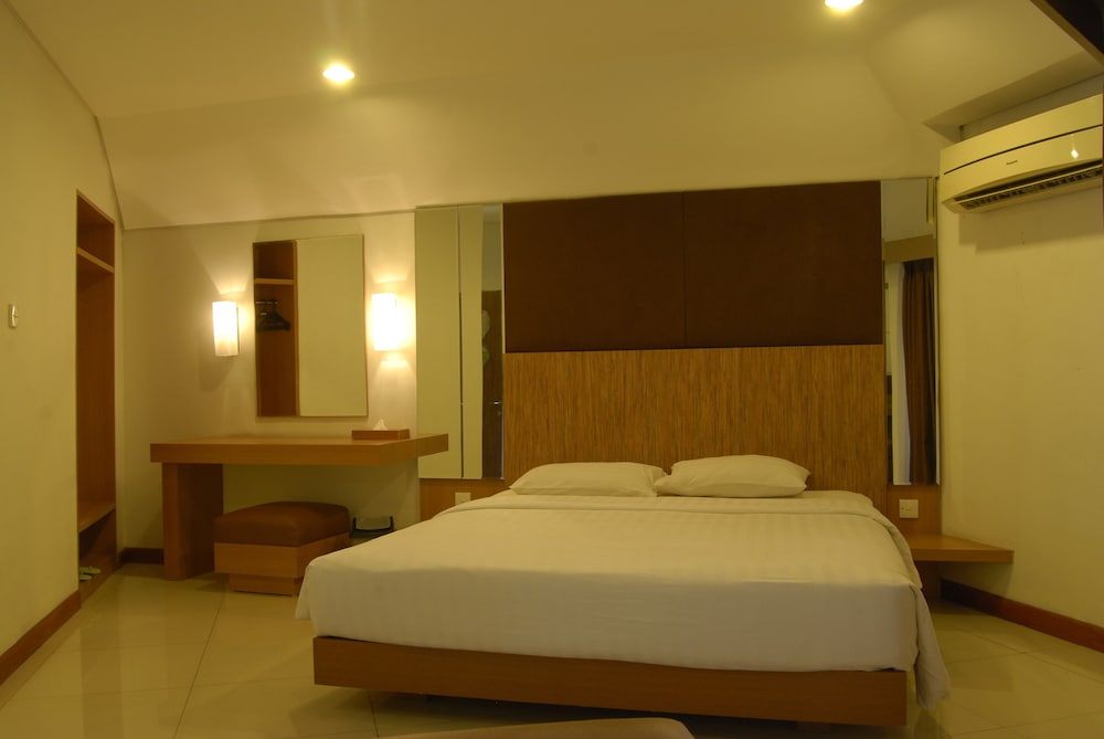 Putri Duyung Ancol Kt 22/57