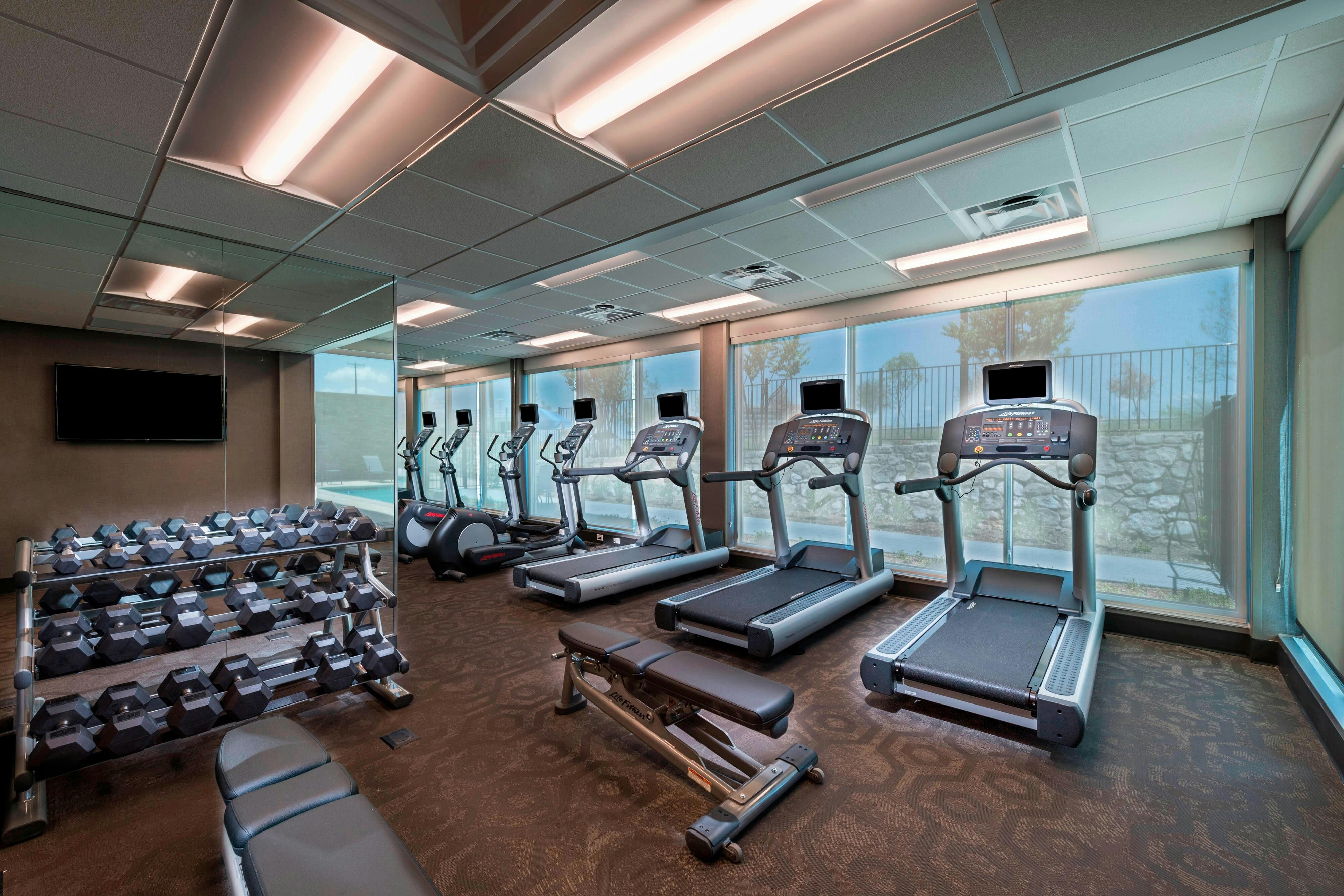 Fairfield Inn Suites Dallas Waxahachie 16/34