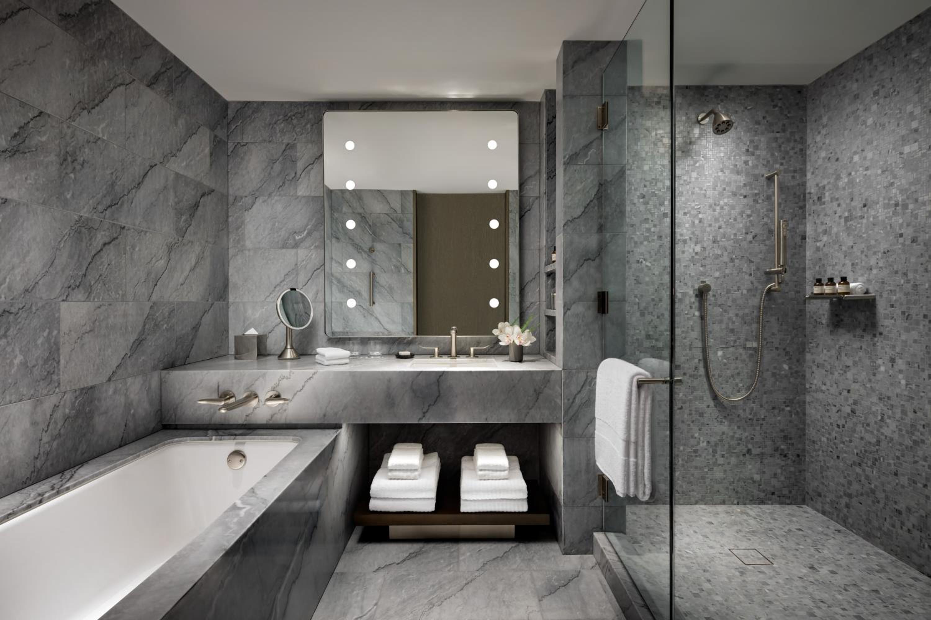 1 Bedroom, Plaza, Century, Suite, King Bed, 2 Bathrooms، Fairmont Century Plaza Los Angeles 5/9