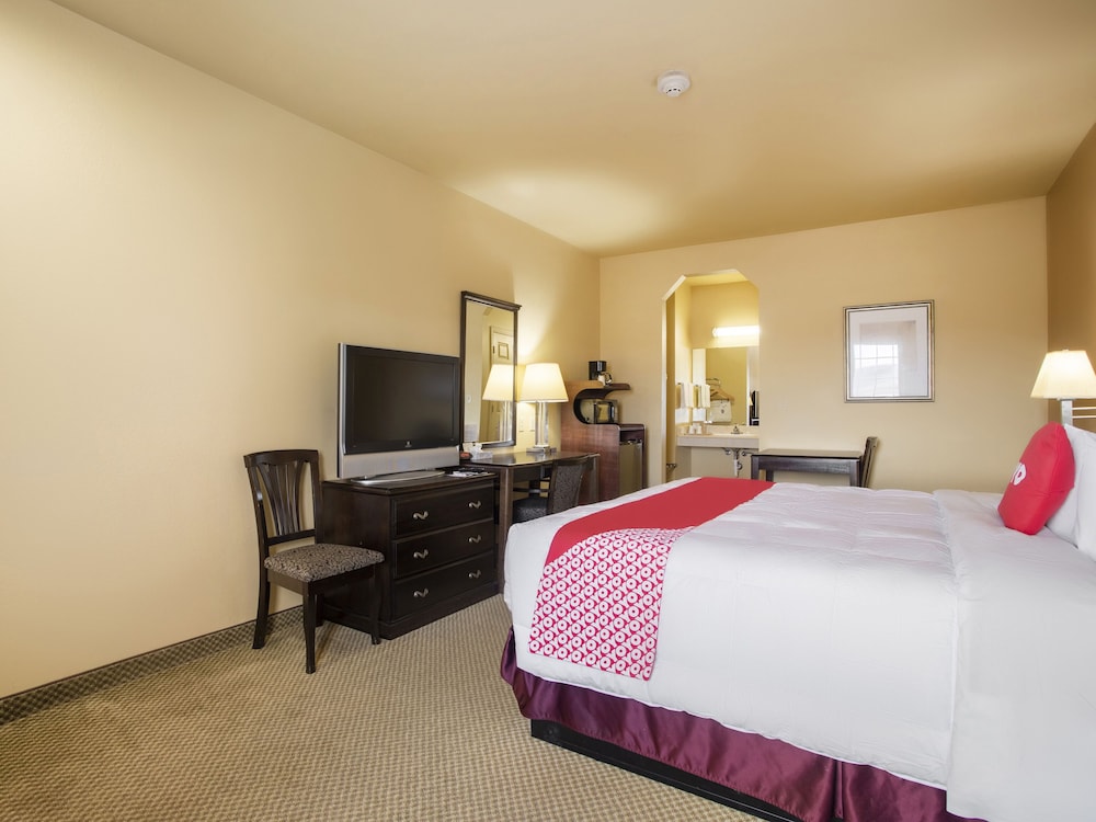 OYO Hotel Valley View TX, I-35 12/32