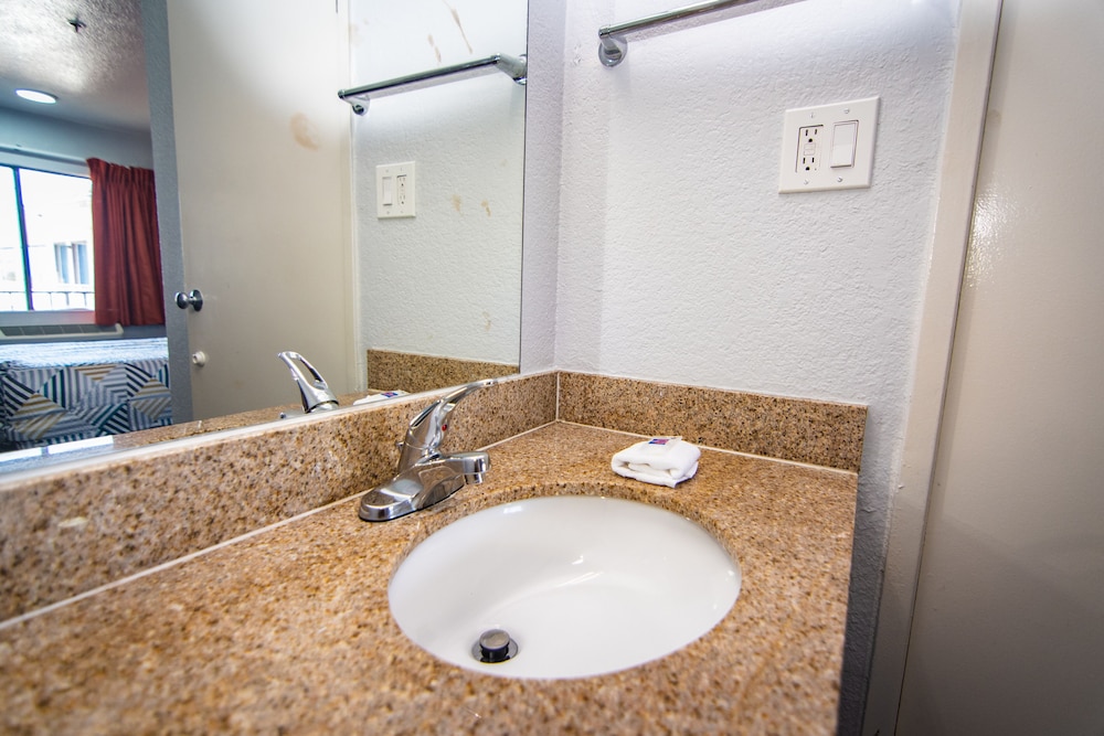 Motel6 Ft. Pierce, FL 56/60