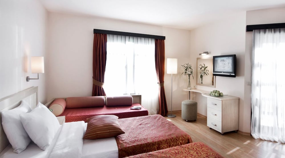 Sunrise Resort Hotel 48/67