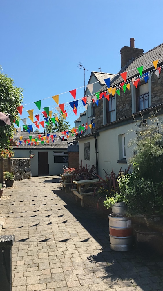Castle Inn 25/35