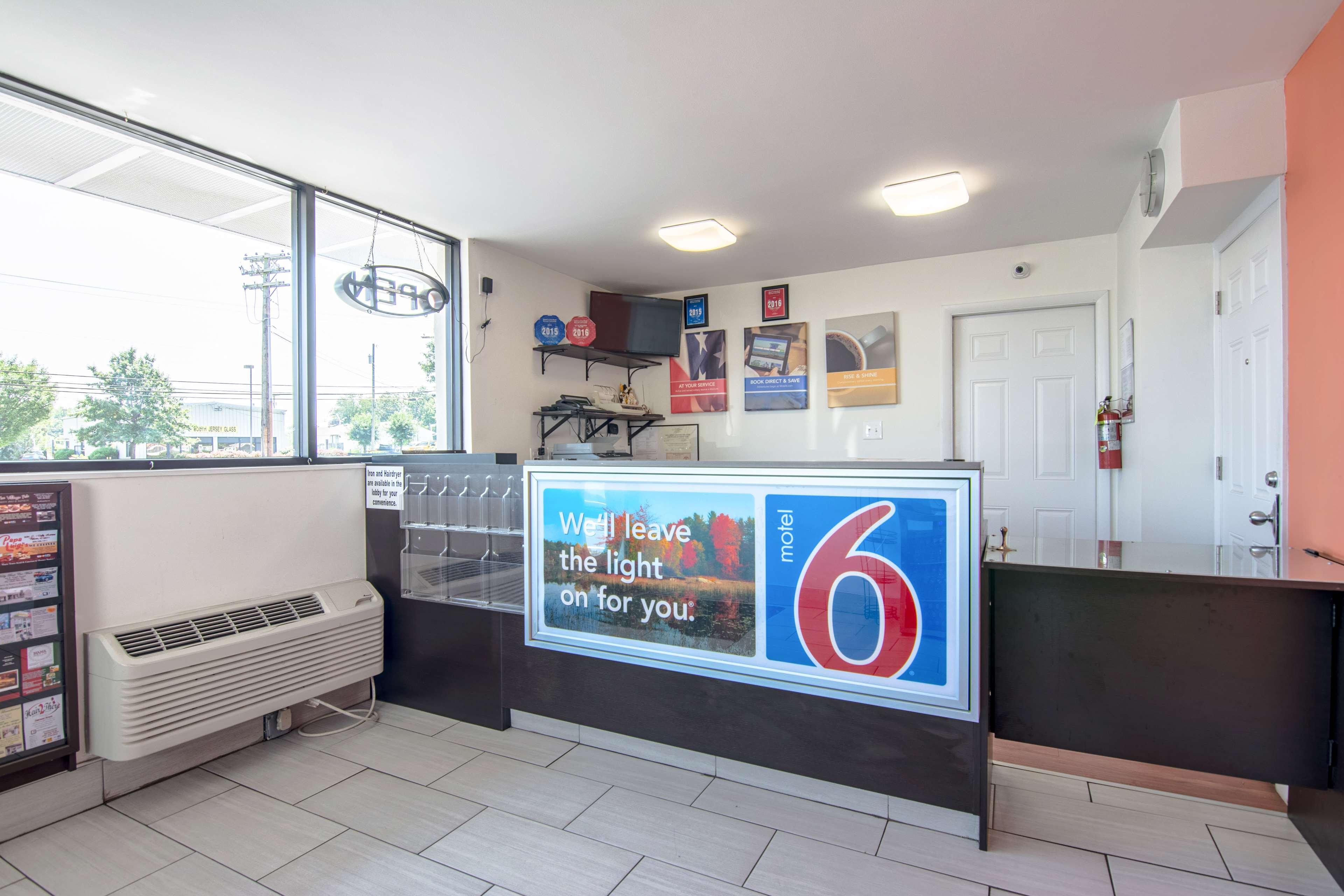 Lobby at Motel6 Glassboro - Rowan University, Glassboro - NJ