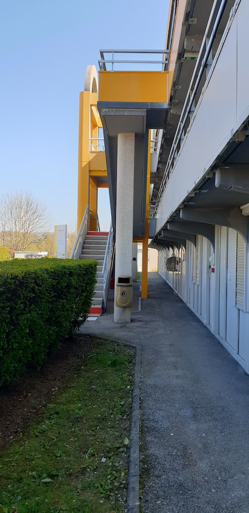 Premiere Classe Besancon - Ecole Valentin 48/50