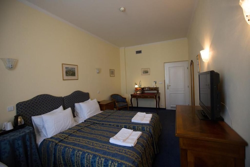Tyl Hotel 6/39