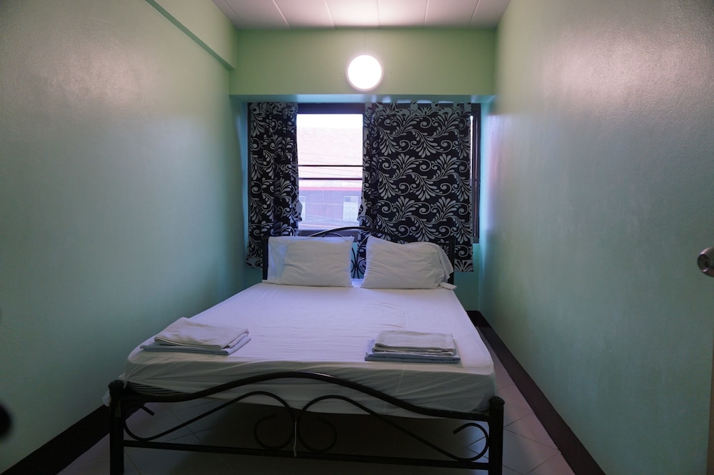 DOUBLE BED, SHARED BATHROOM